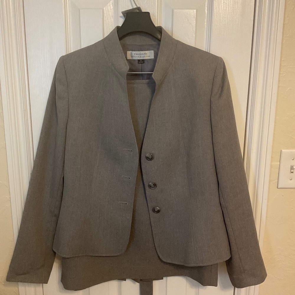 Tahari Suit, Gray, Size 10